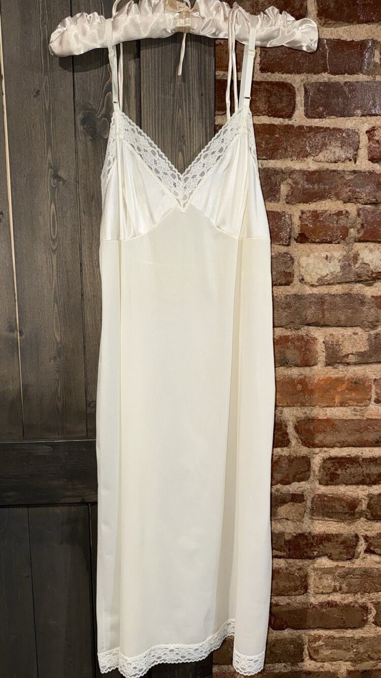 Vintage Vanity Fair Ivory Nylon Full Slip Nightgown Lace Trim Sz 36 USA Made